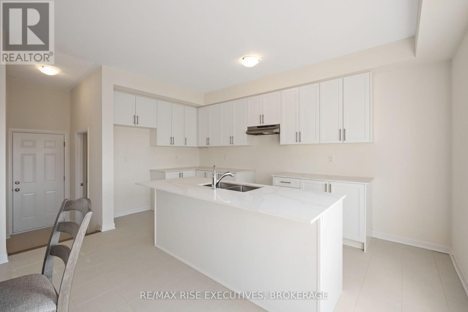 Photo 19 of 117 Windermere Boulevard, Loyalist ON