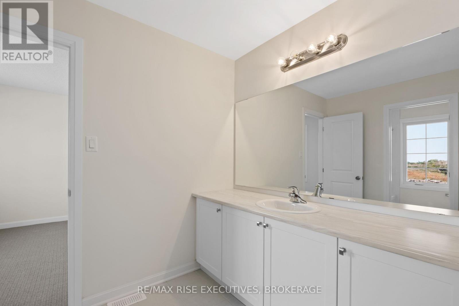 Photo 25 of 117 Windermere Boulevard, Loyalist ON