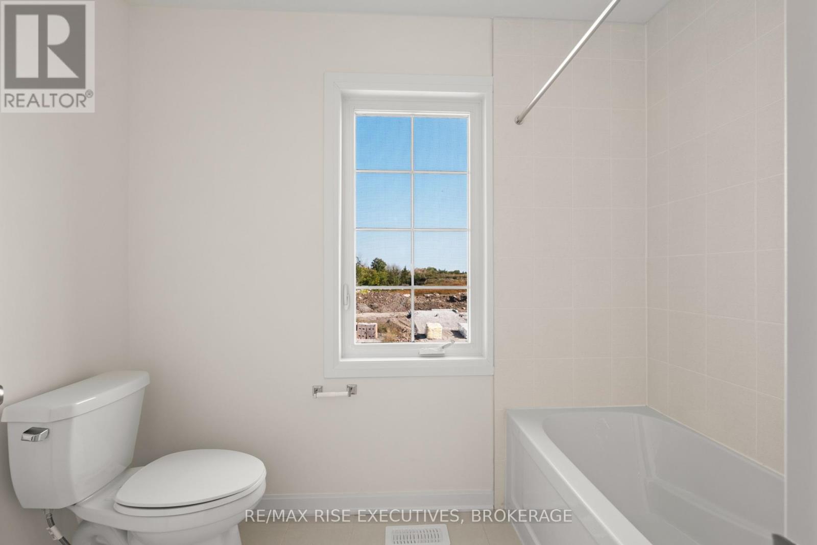 Photo 26 of 117 Windermere Boulevard, Loyalist ON