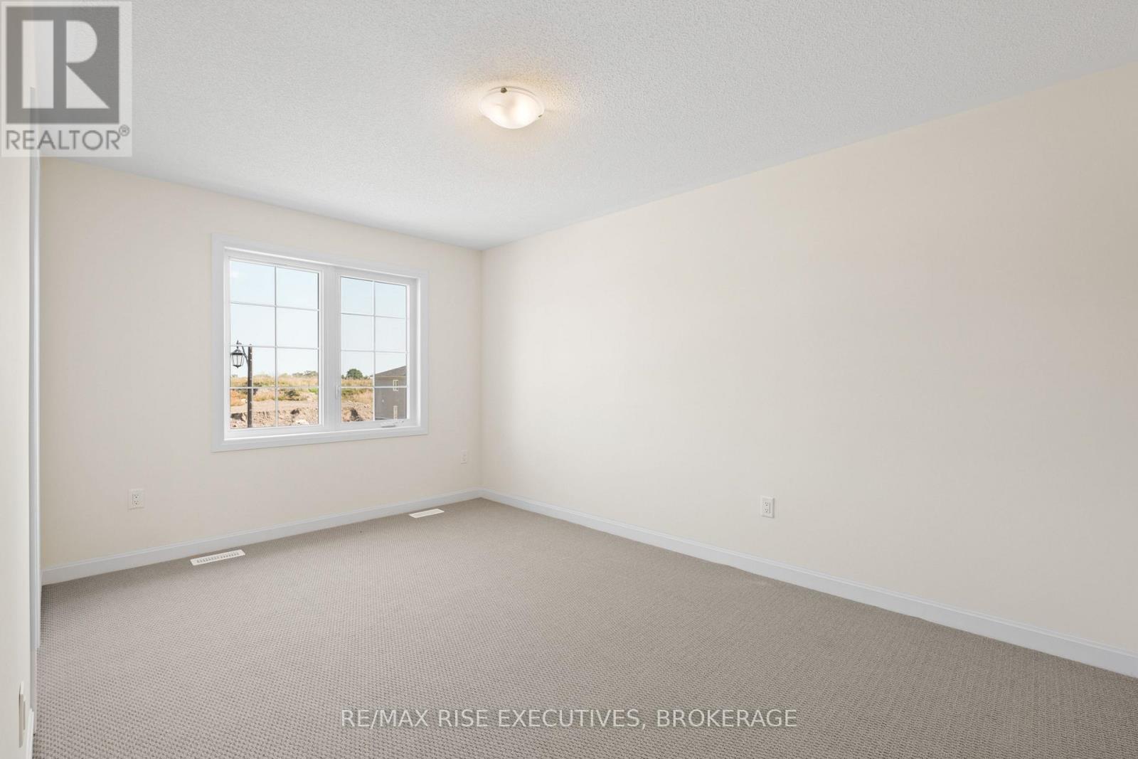 Photo 27 of 117 Windermere Boulevard, Loyalist ON