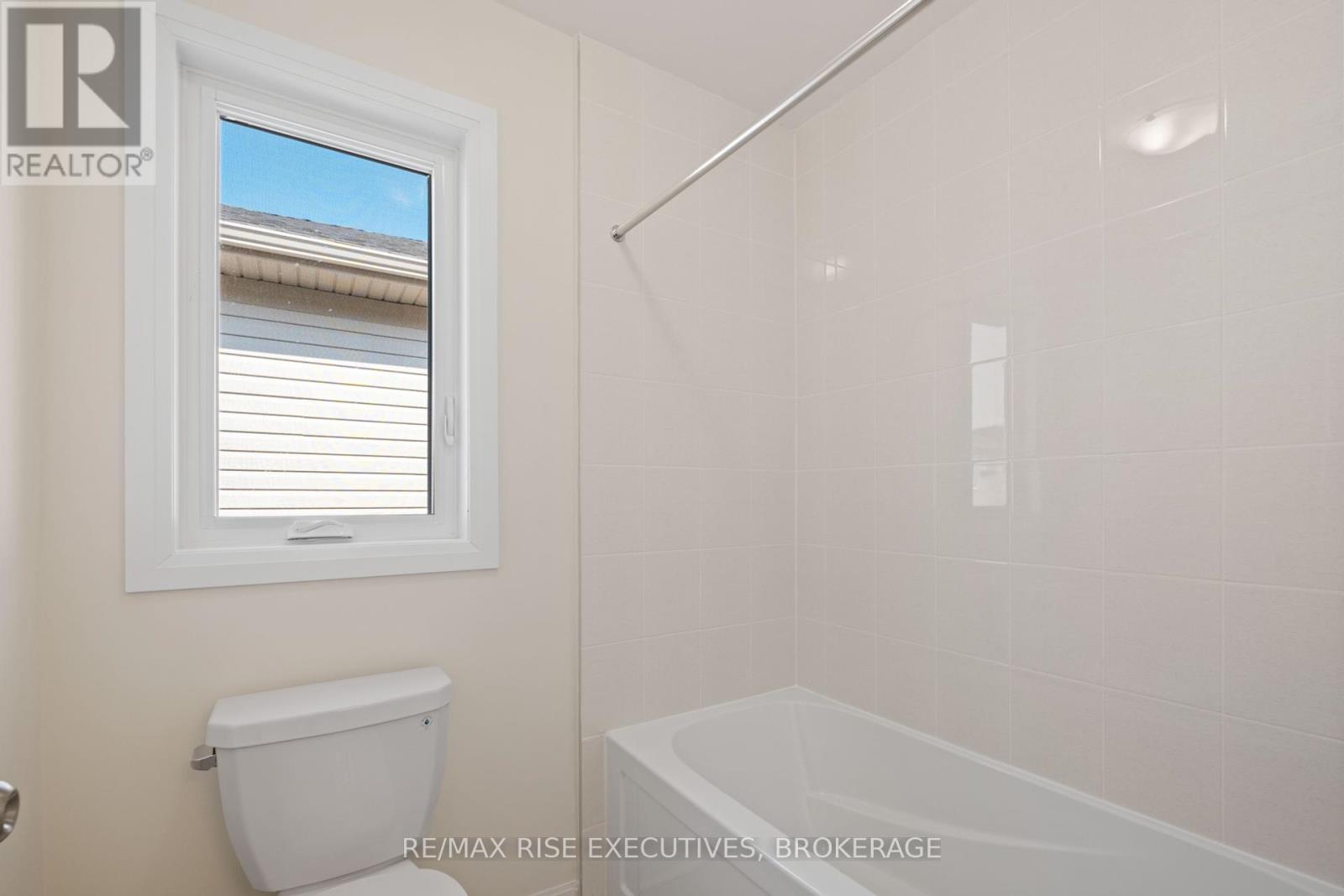 Photo 32 of 117 Windermere Boulevard, Loyalist ON