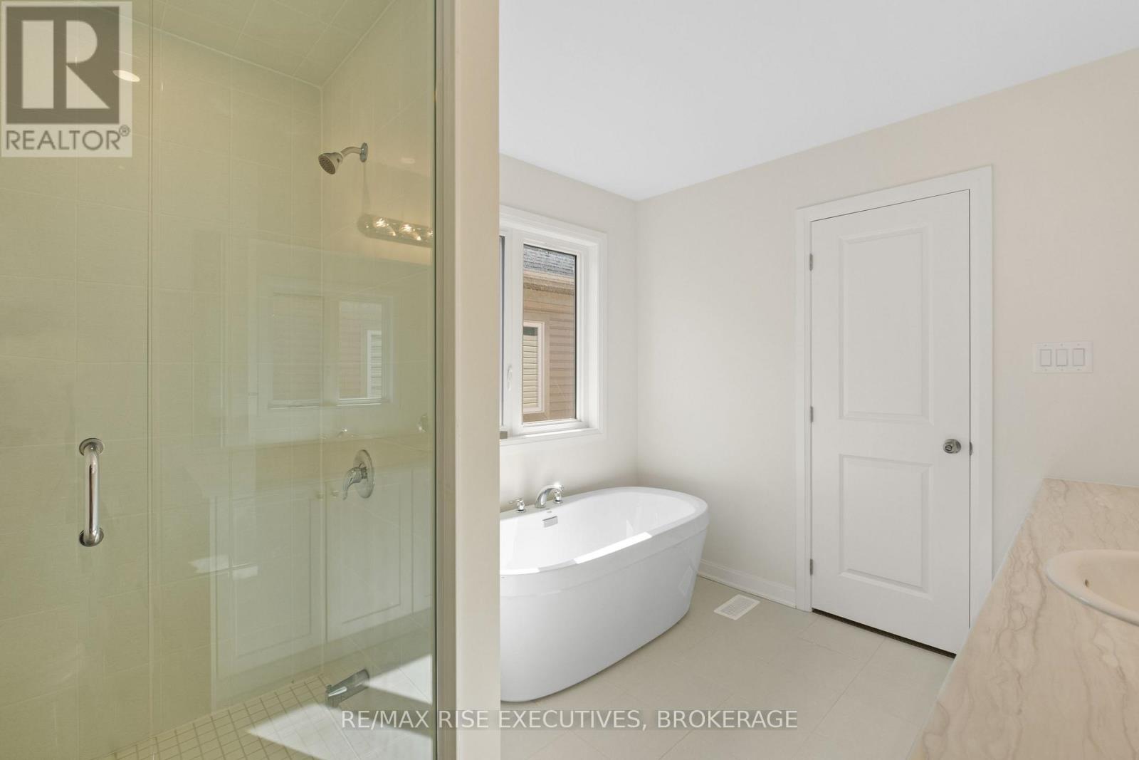 Photo 40 of 117 Windermere Boulevard, Loyalist ON