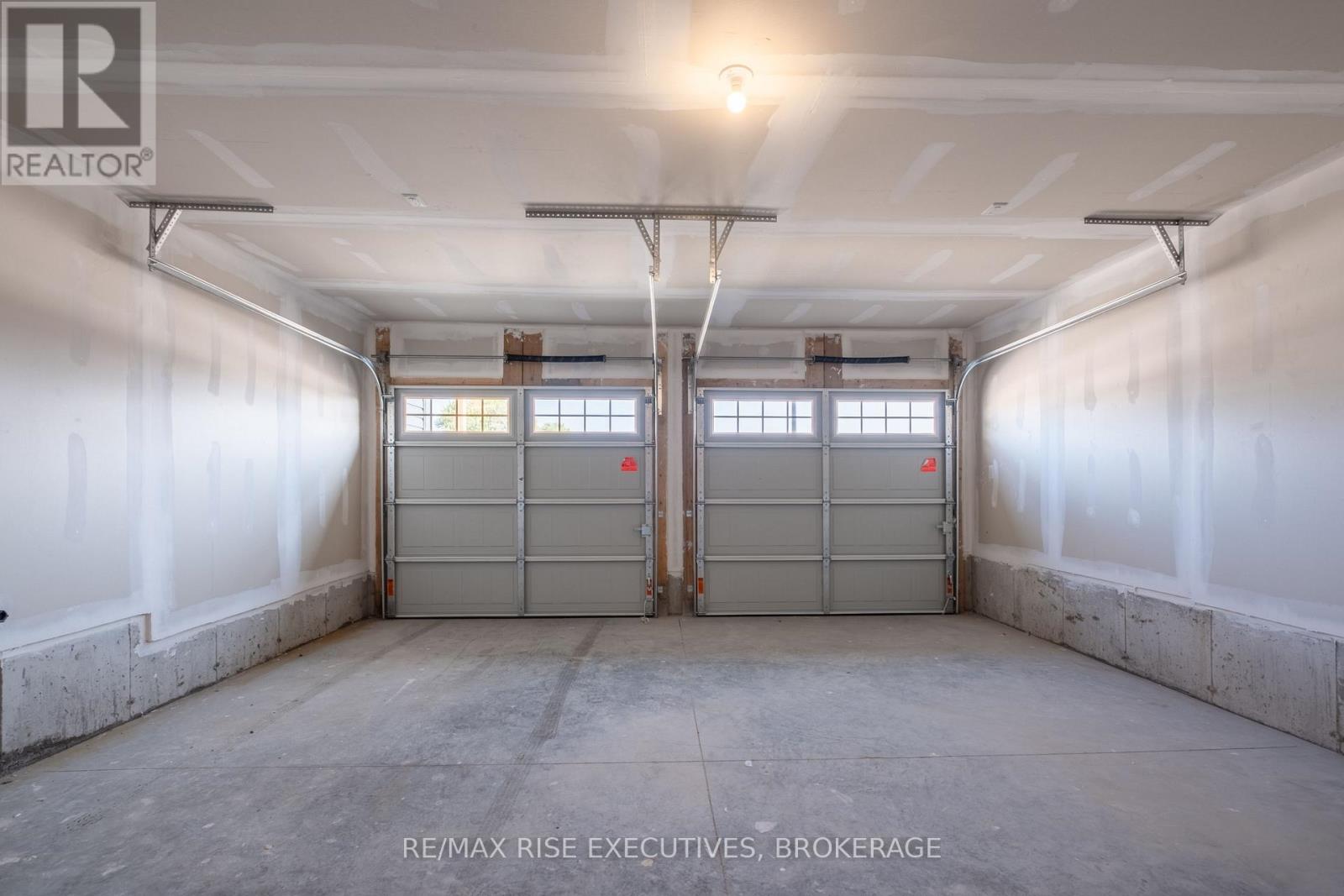 Photo 41 of 117 Windermere Boulevard, Loyalist ON