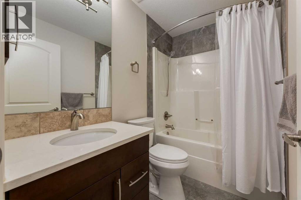 Single Family House for Sale in  Quarry Park Boulevard SE Douglasdale/Glen Calgary 