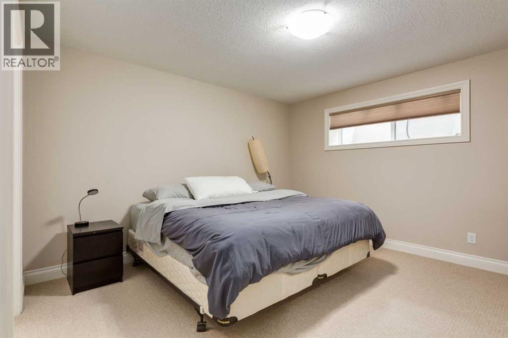 Single Family House for Sale in  Quarry Park Boulevard SE Douglasdale/Glen Calgary 
