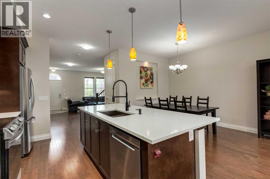 Single Family House for Sale in  Quarry Park Boulevard SE Douglasdale/Glen Calgary 