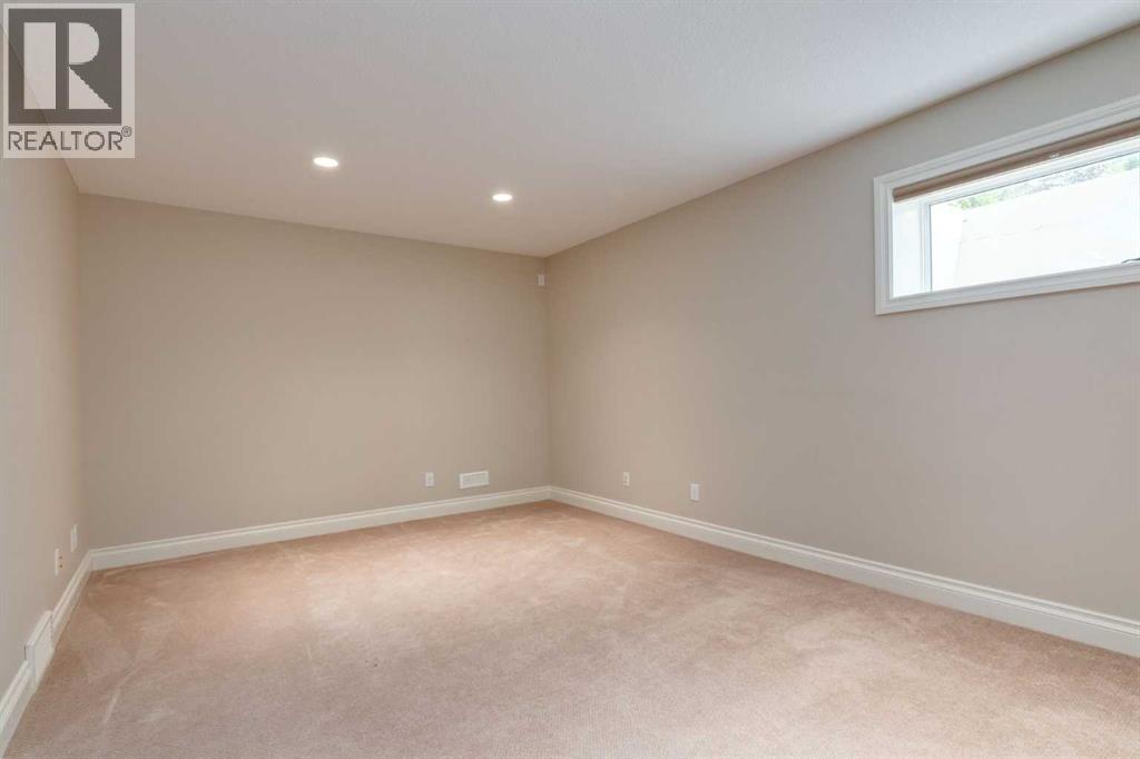 Single Family House for Sale in  Quarry Park Boulevard SE Douglasdale/Glen Calgary 