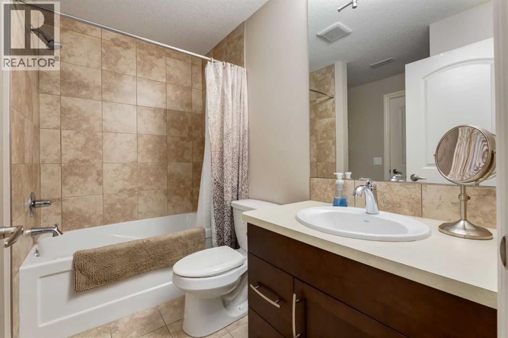Single Family House for Sale in  Quarry Park Boulevard SE Douglasdale/Glen Calgary 