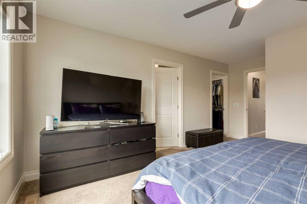 Single Family House for Sale in  Quarry Park Boulevard SE Douglasdale/Glen Calgary 