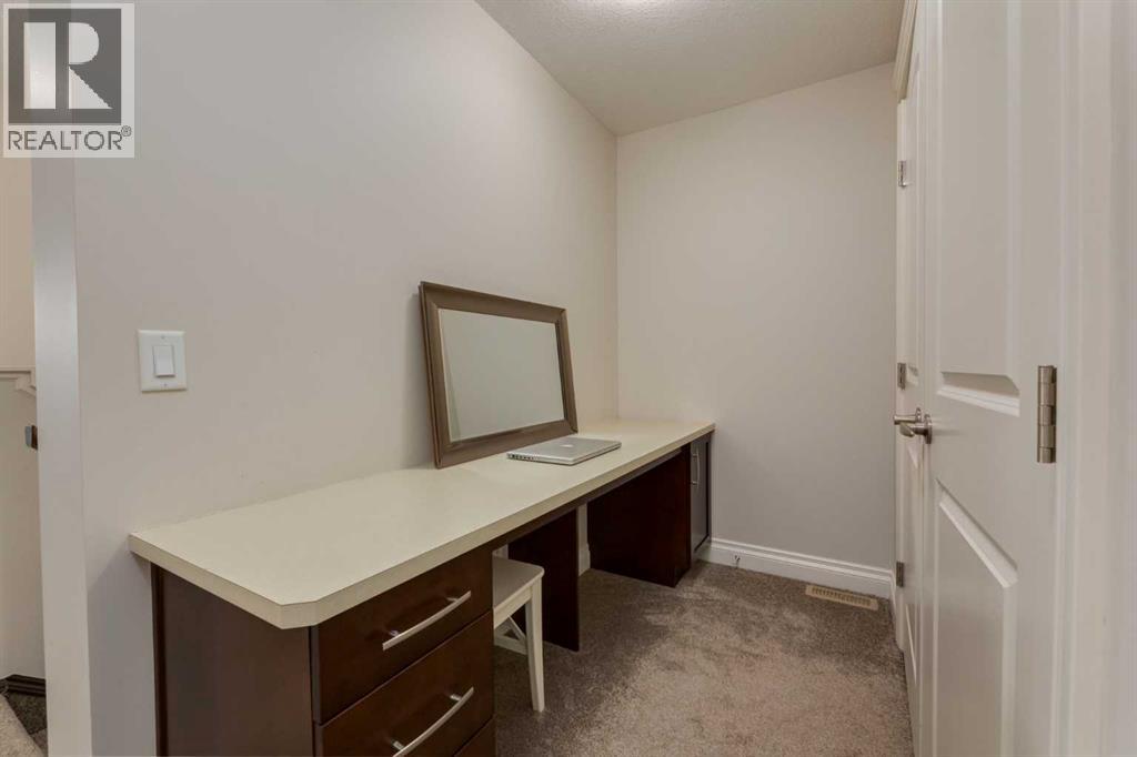 Single Family House for Sale in  Quarry Park Boulevard SE Douglasdale/Glen Calgary 