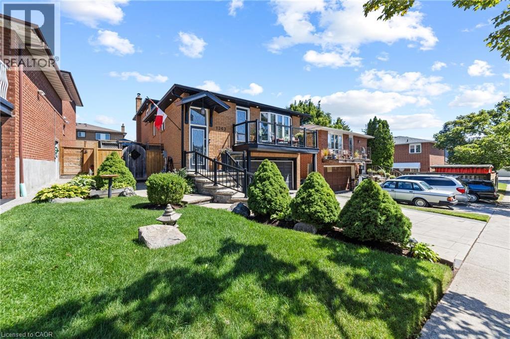 Photo 1 of 1363 Harmsworth Square, Oakville ON