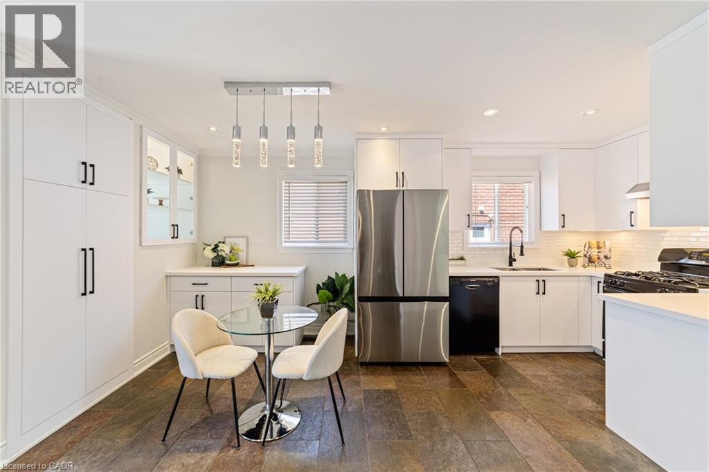 Photo 11 of 1363 Harmsworth Square, Oakville ON