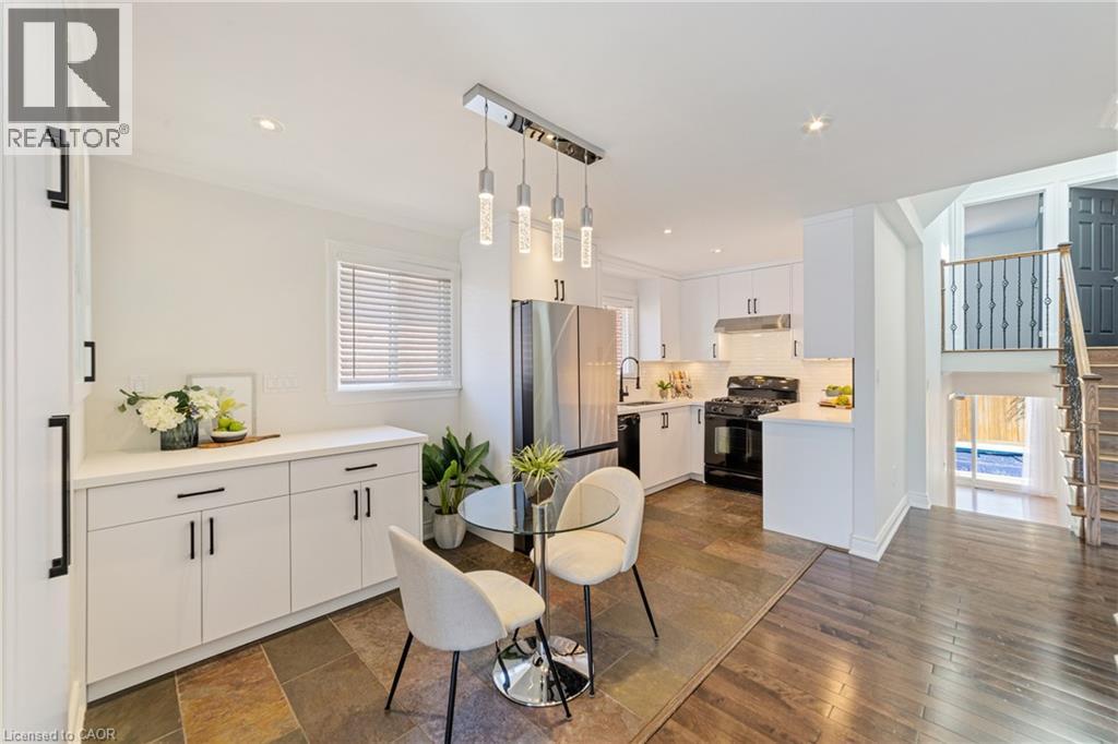 Photo 12 of 1363 Harmsworth Square, Oakville ON
