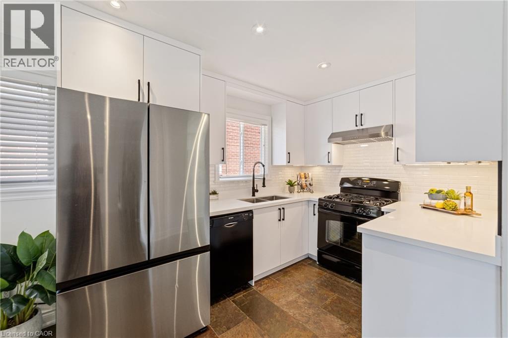 Photo 14 of 1363 Harmsworth Square, Oakville ON