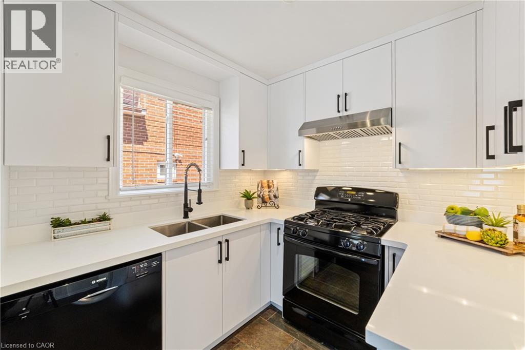 Photo 15 of 1363 Harmsworth Square, Oakville ON