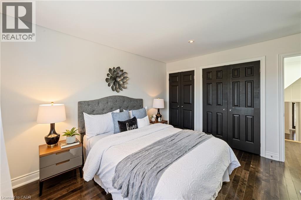 Photo 20 of 1363 Harmsworth Square, Oakville ON