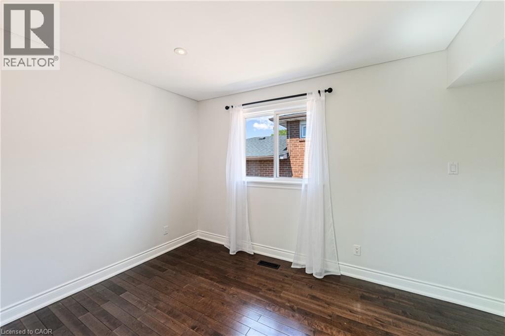 Photo 23 of 1363 Harmsworth Square, Oakville ON