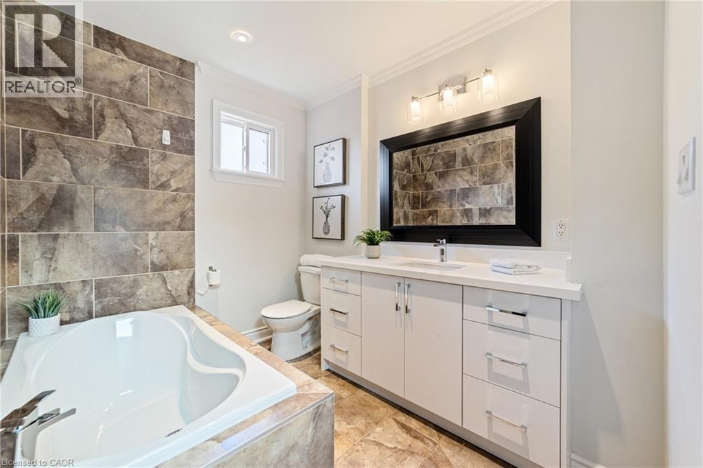 Photo 24 of 1363 Harmsworth Square, Oakville ON