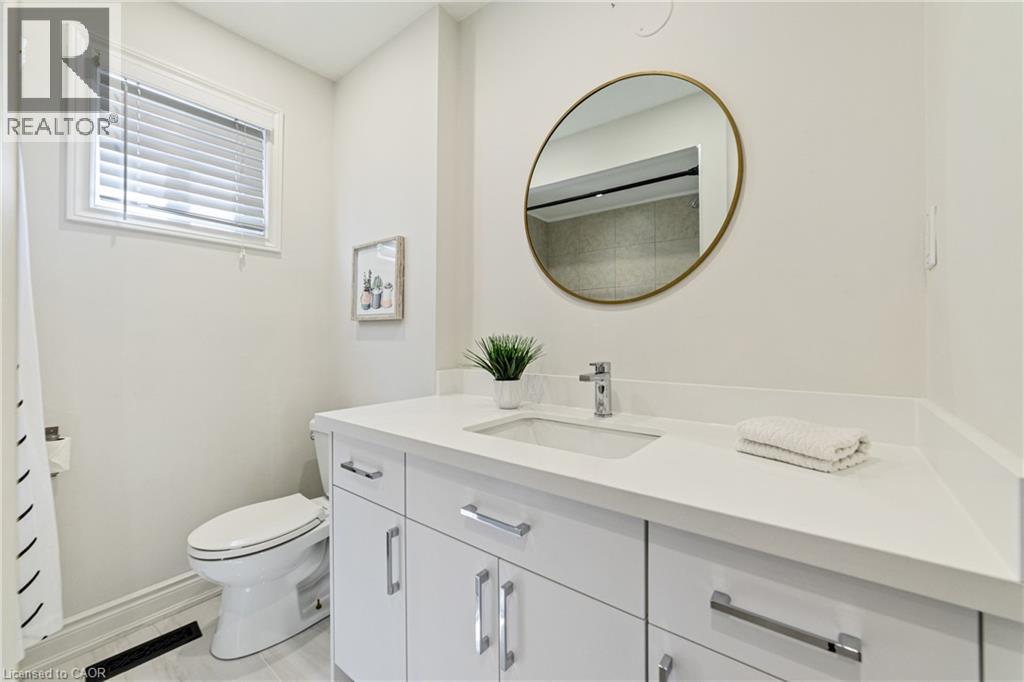 Photo 31 of 1363 Harmsworth Square, Oakville ON