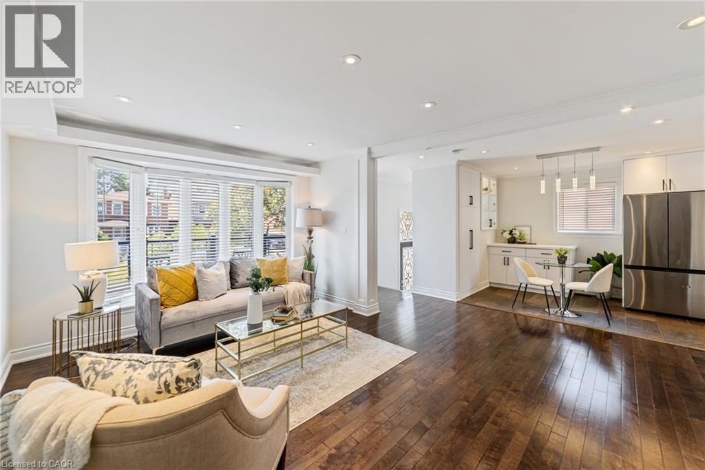 Photo 7 of 1363 Harmsworth Square, Oakville ON