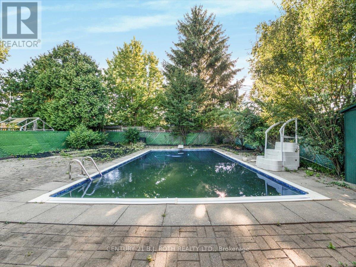 Photo 47 of 10 Bloorlea Crescent, Toronto ON