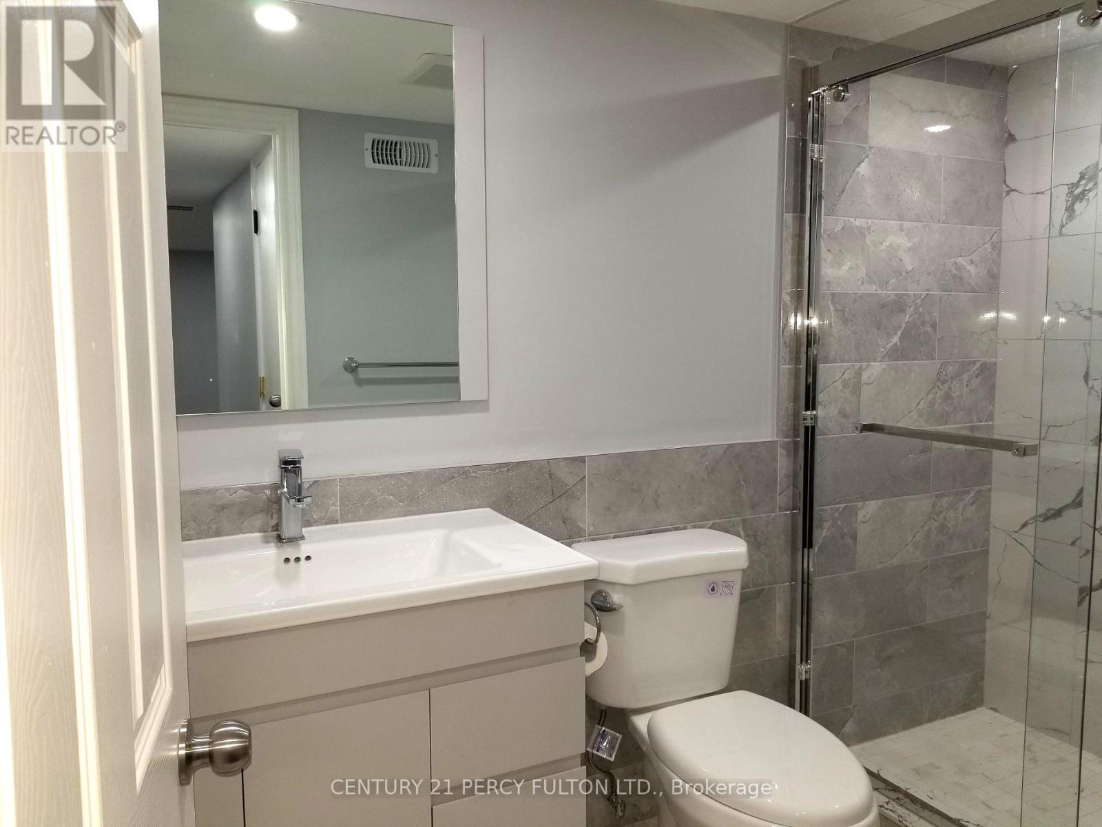 Photo 13 of 1033 Centre Street N, Whitby ON
