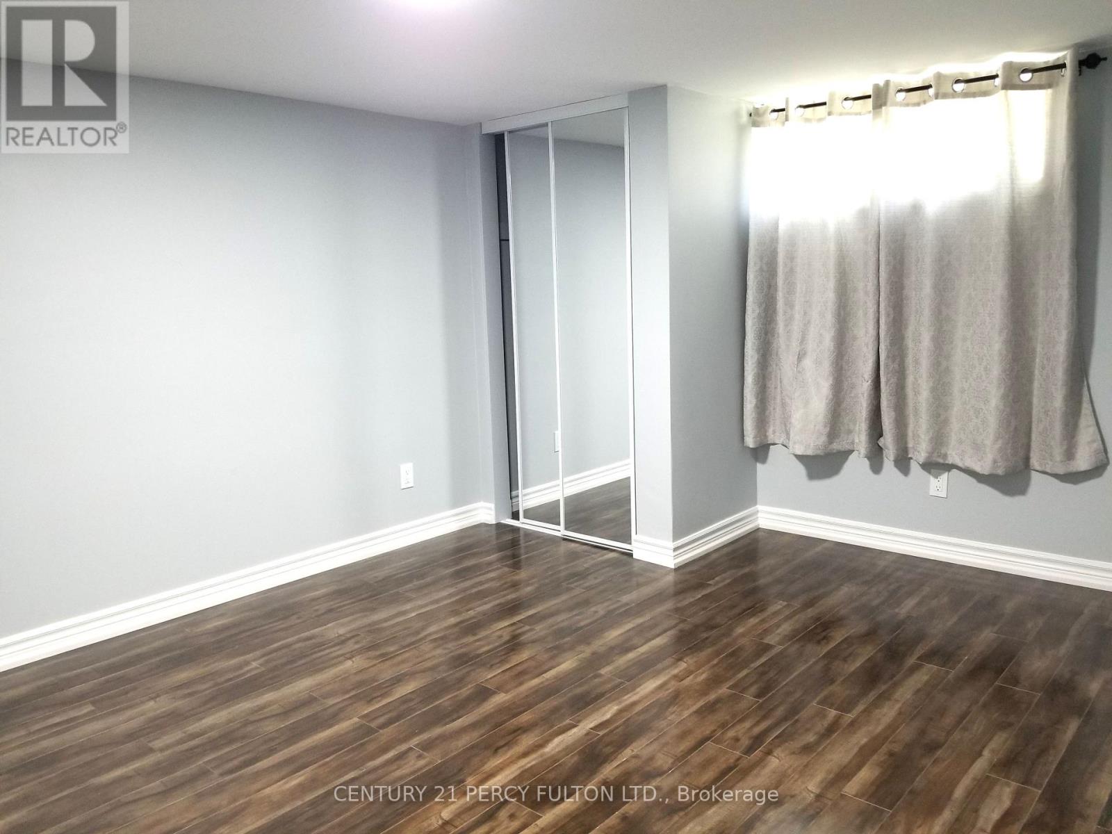 Photo 17 of 1033 Centre Street N, Whitby ON