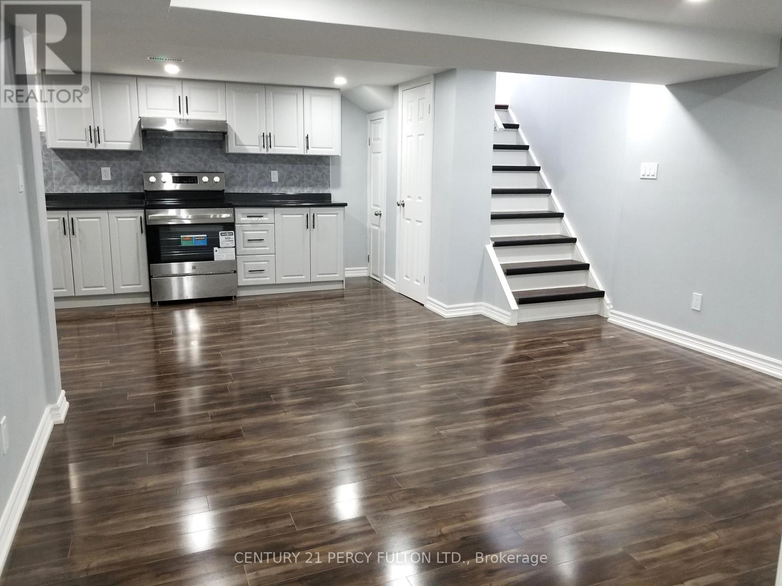 Photo 19 of 1033 Centre Street N, Whitby ON