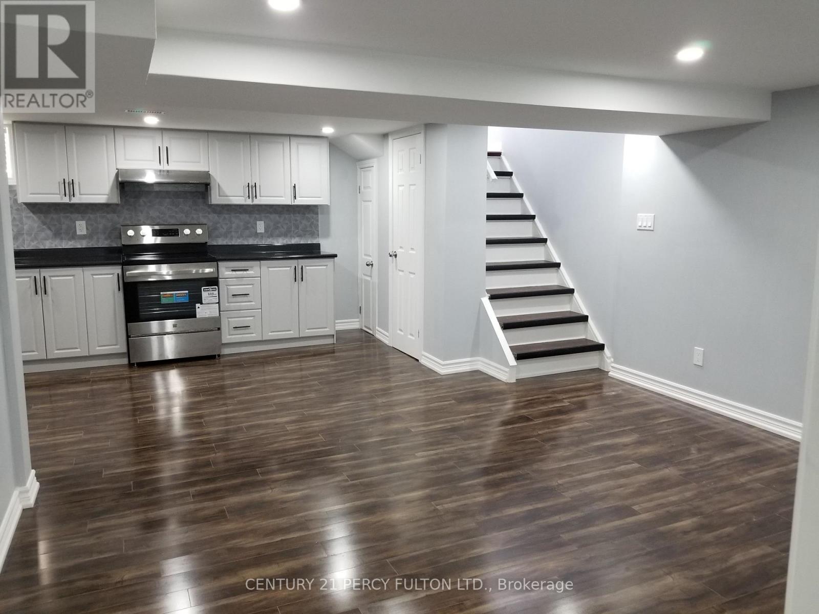 Photo 20 of 1033 Centre Street N, Whitby ON