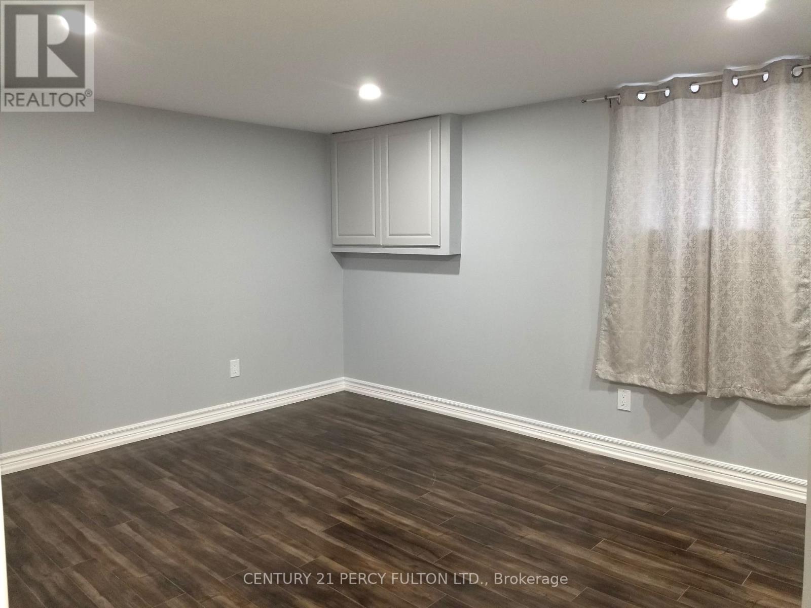 Photo 9 of 1033 Centre Street N, Whitby ON