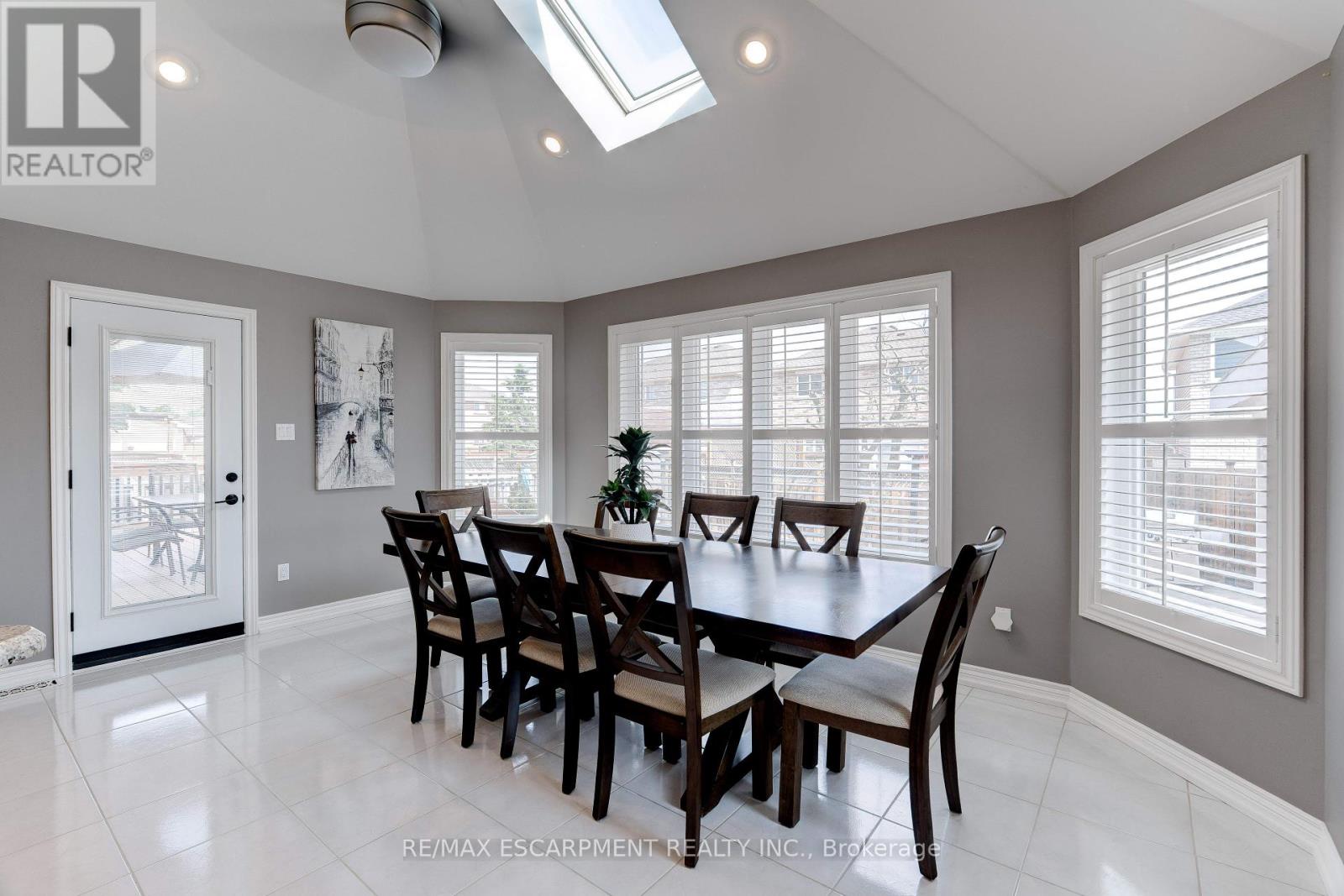 Photo 13 of 6 Embassy Drive, Hamilton ON