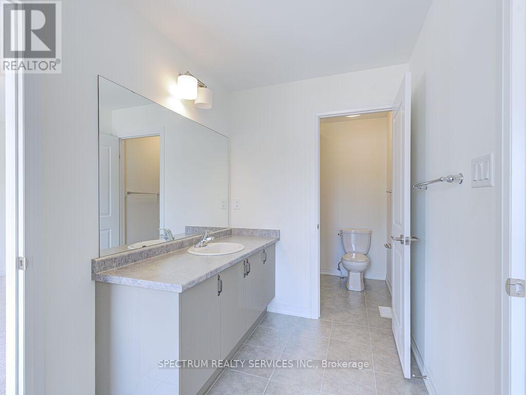 Photo 31 of 44 Dennis Avenue, Brantford ON