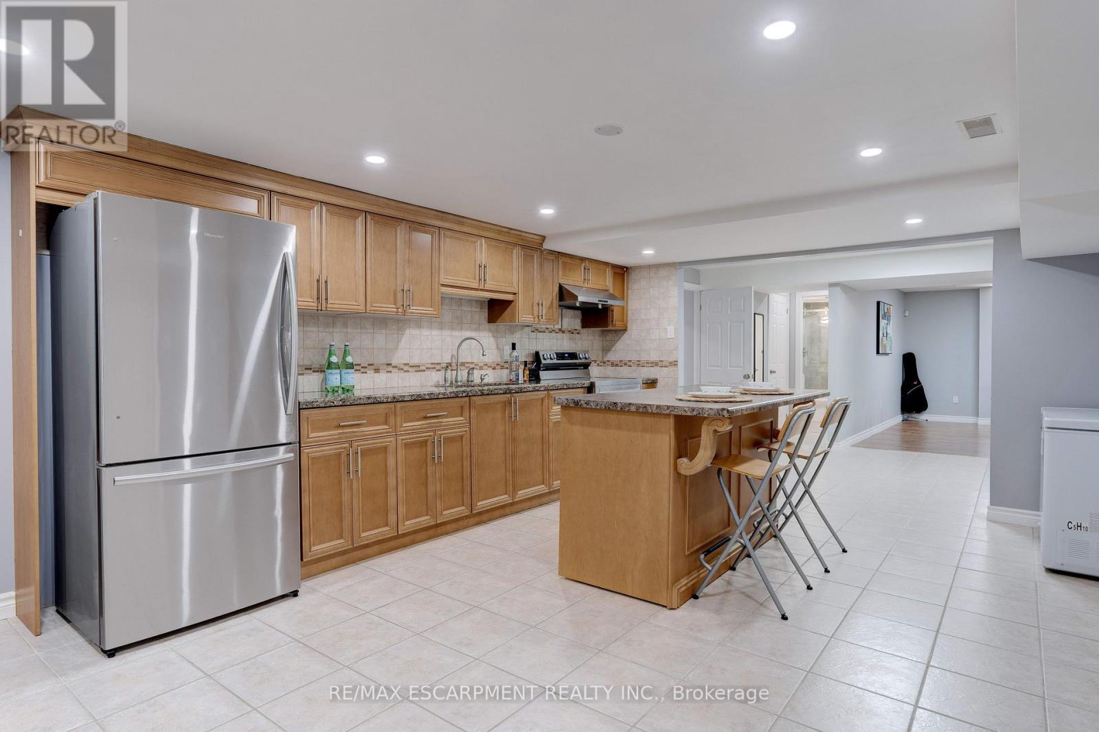 Photo 31 of 6 Embassy Drive, Hamilton ON
