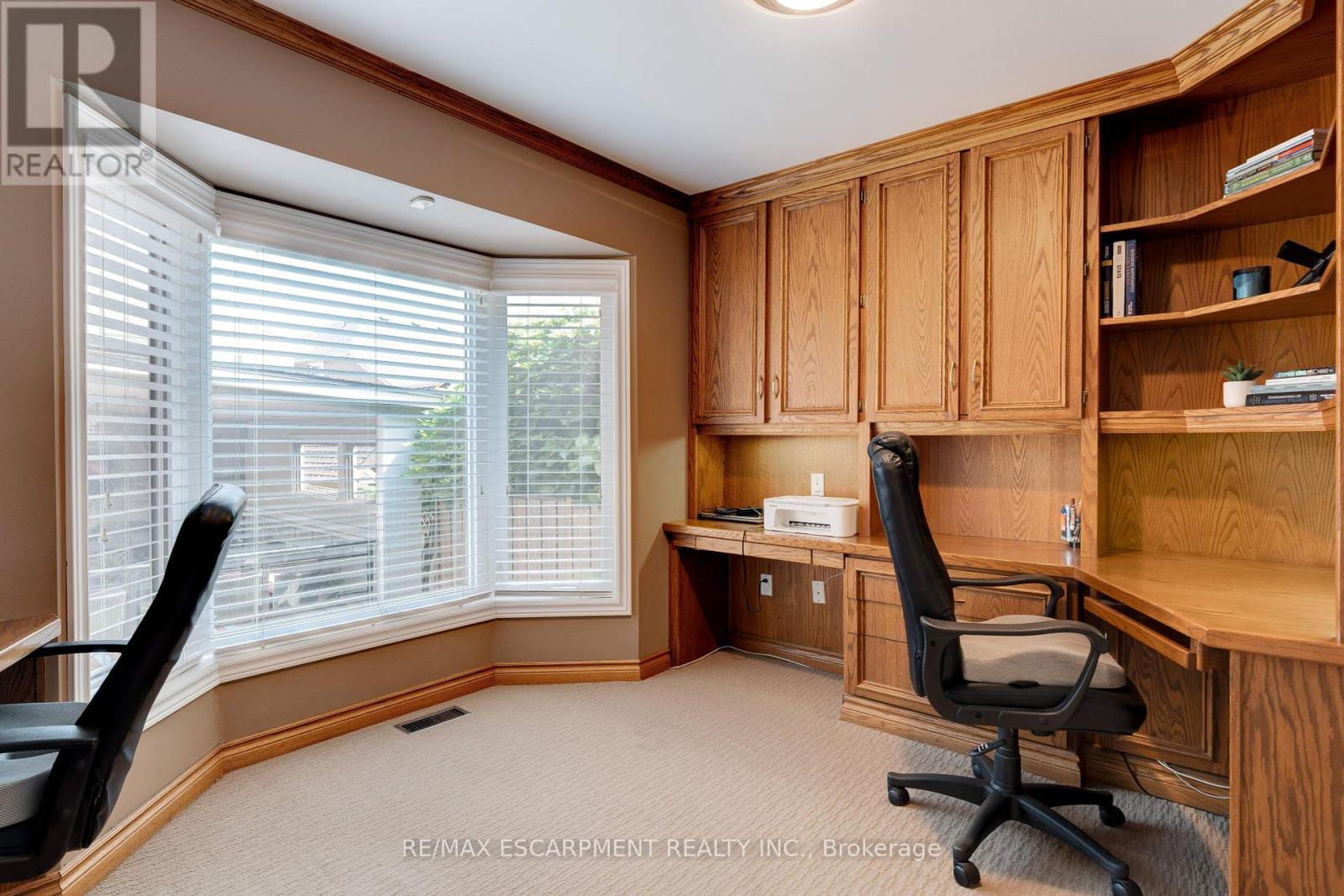 Photo 5 of 6 Embassy Drive, Hamilton ON