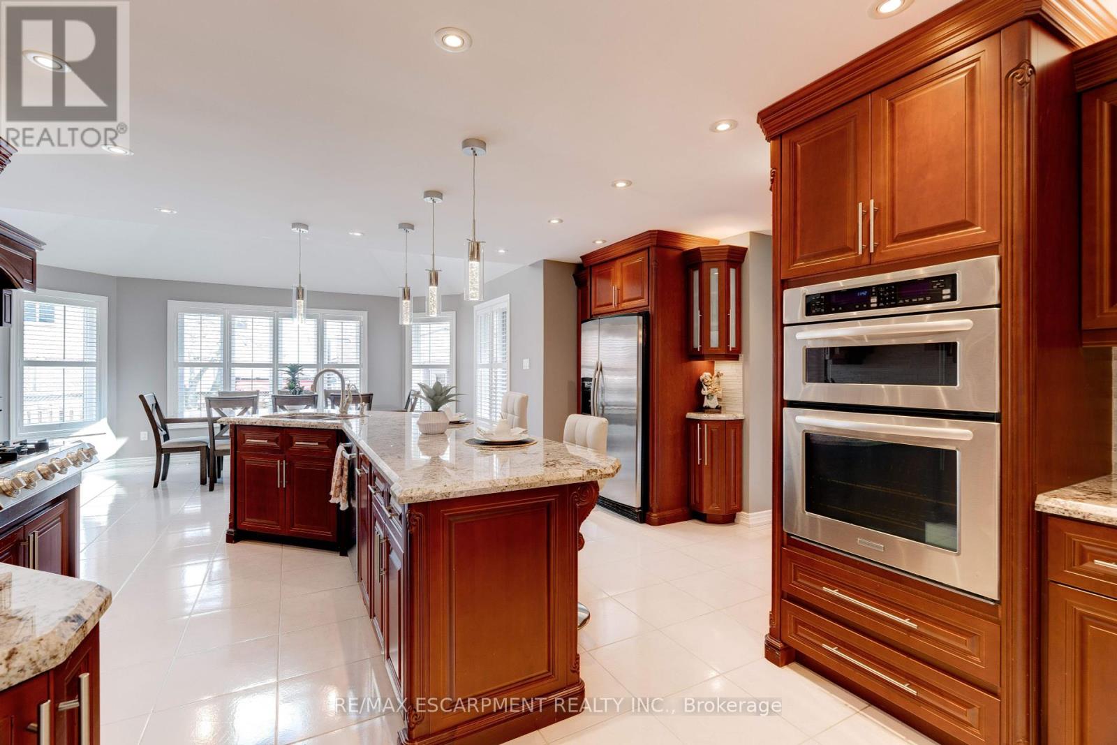 Photo 12 of 6 Embassy Drive, Hamilton ON