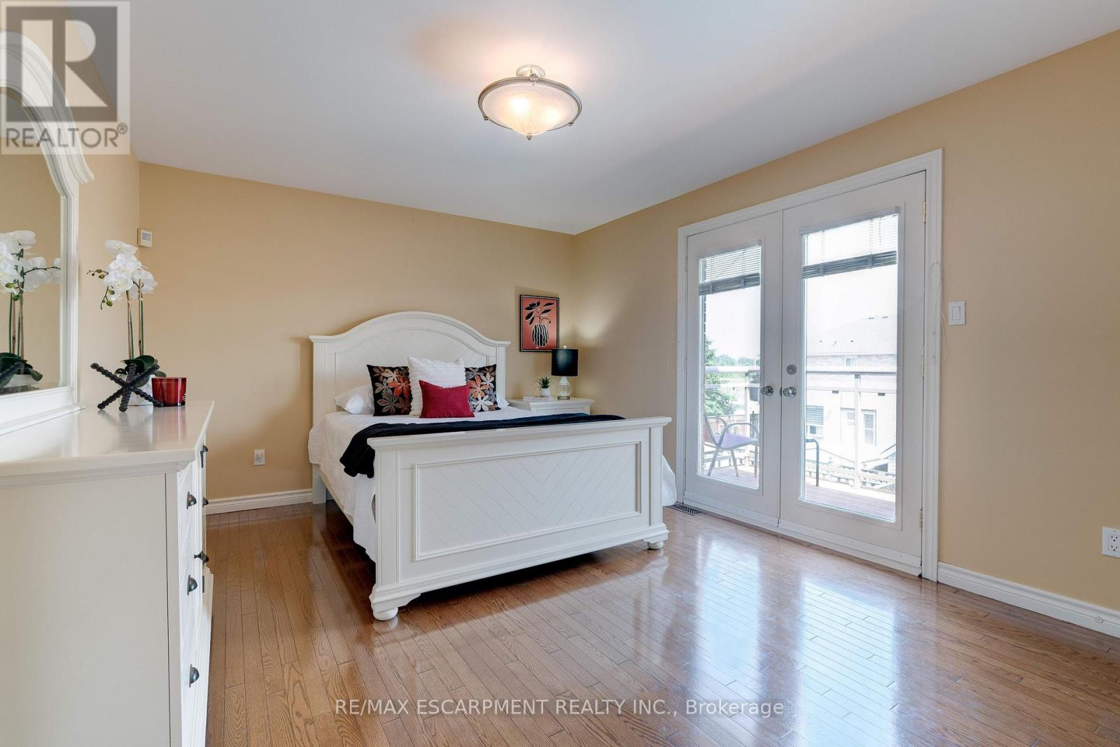 Photo 21 of 6 Embassy Drive, Hamilton ON