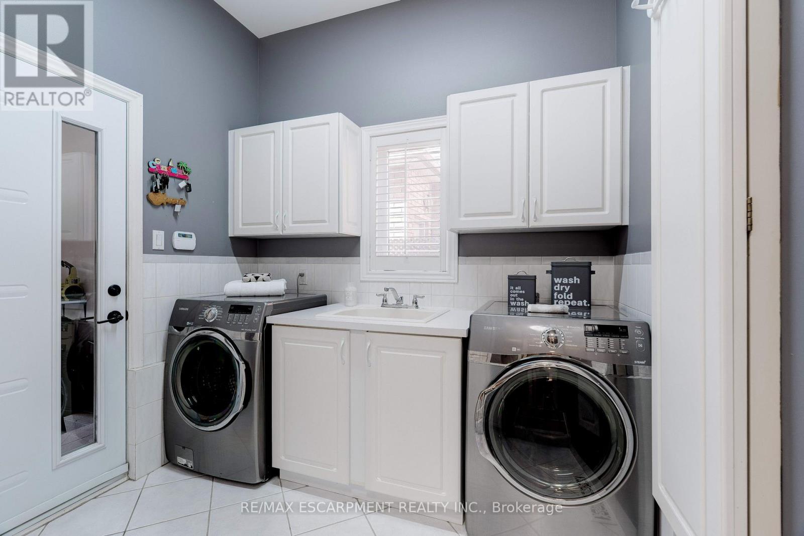 Photo 14 of 6 Embassy Drive, Hamilton ON