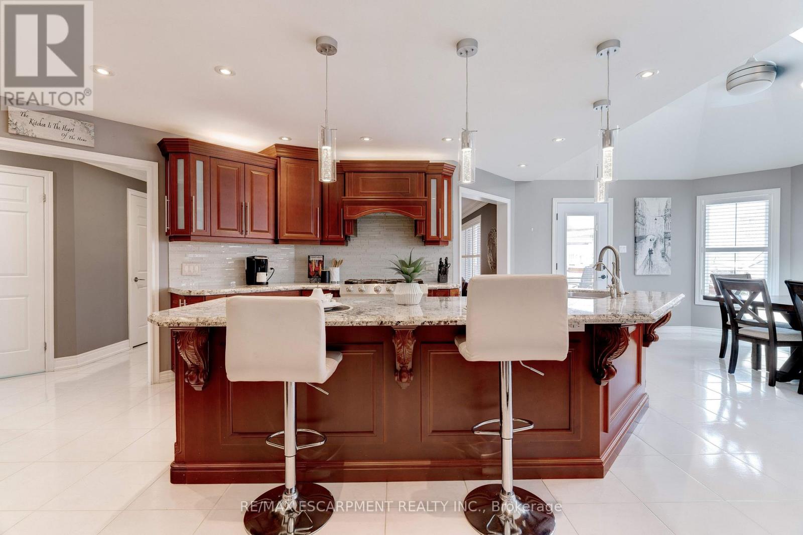 Photo 9 of 6 Embassy Drive, Hamilton ON