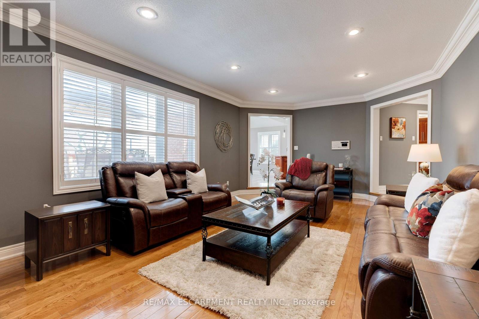 Photo 7 of 6 Embassy Drive, Hamilton ON