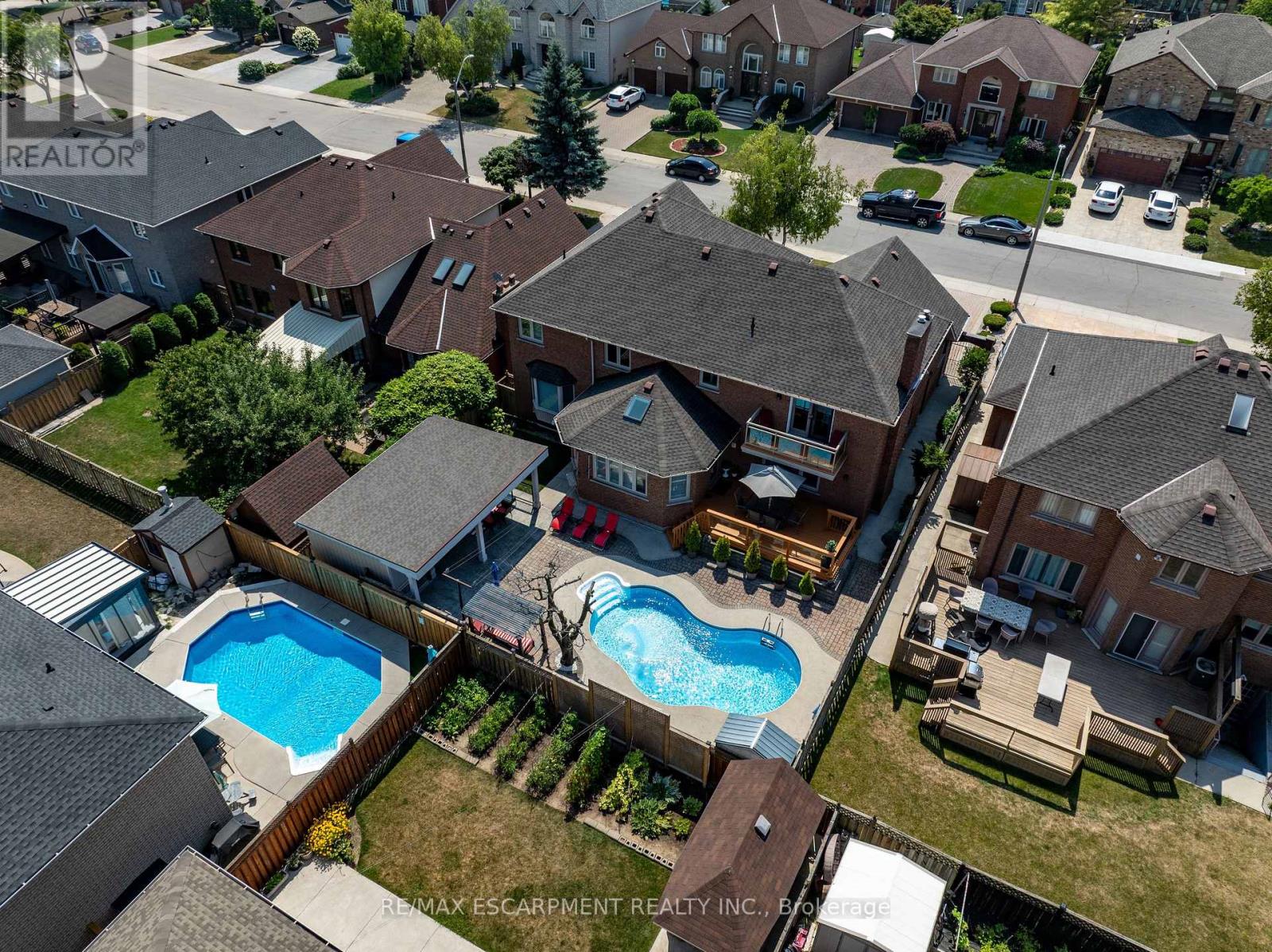 Photo 41 of 6 Embassy Drive, Hamilton ON