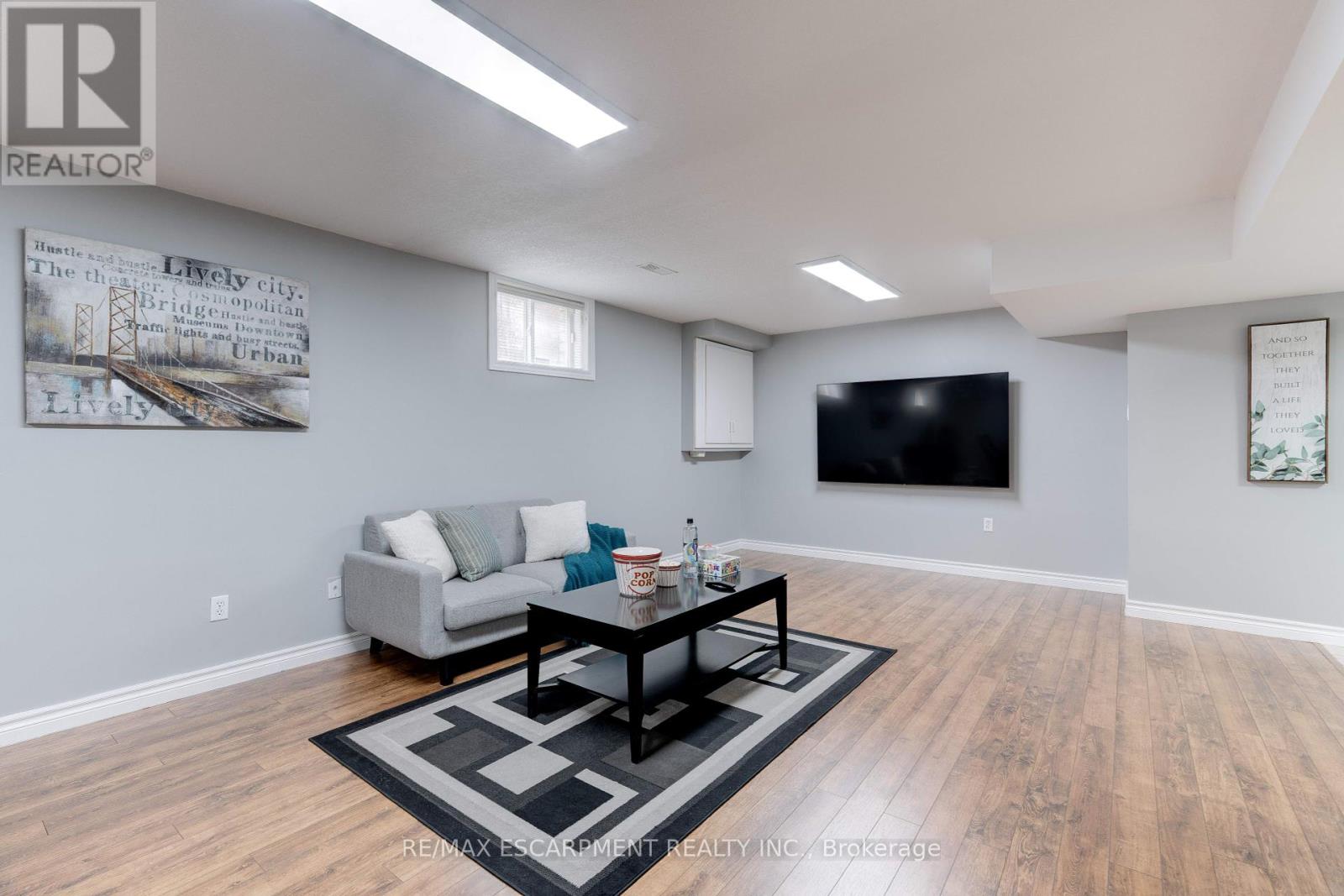 Photo 32 of 6 Embassy Drive, Hamilton ON