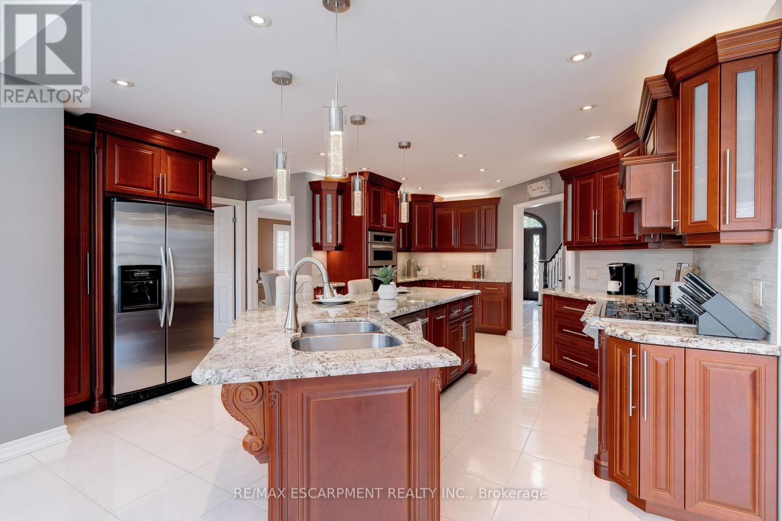 Photo 8 of 6 Embassy Drive, Hamilton ON