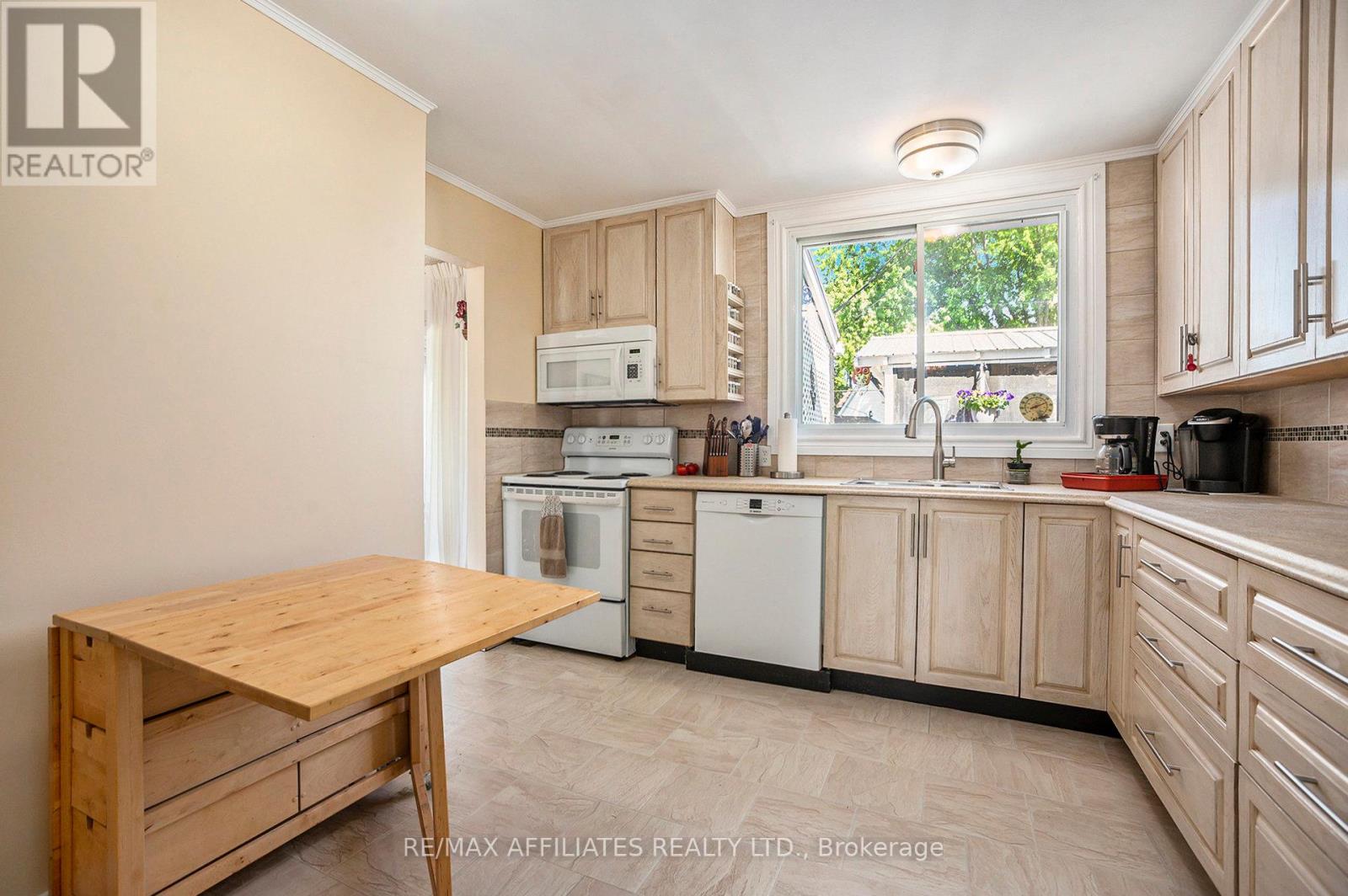 Photo 13 of 12 Ross Street E, Smiths Falls ON