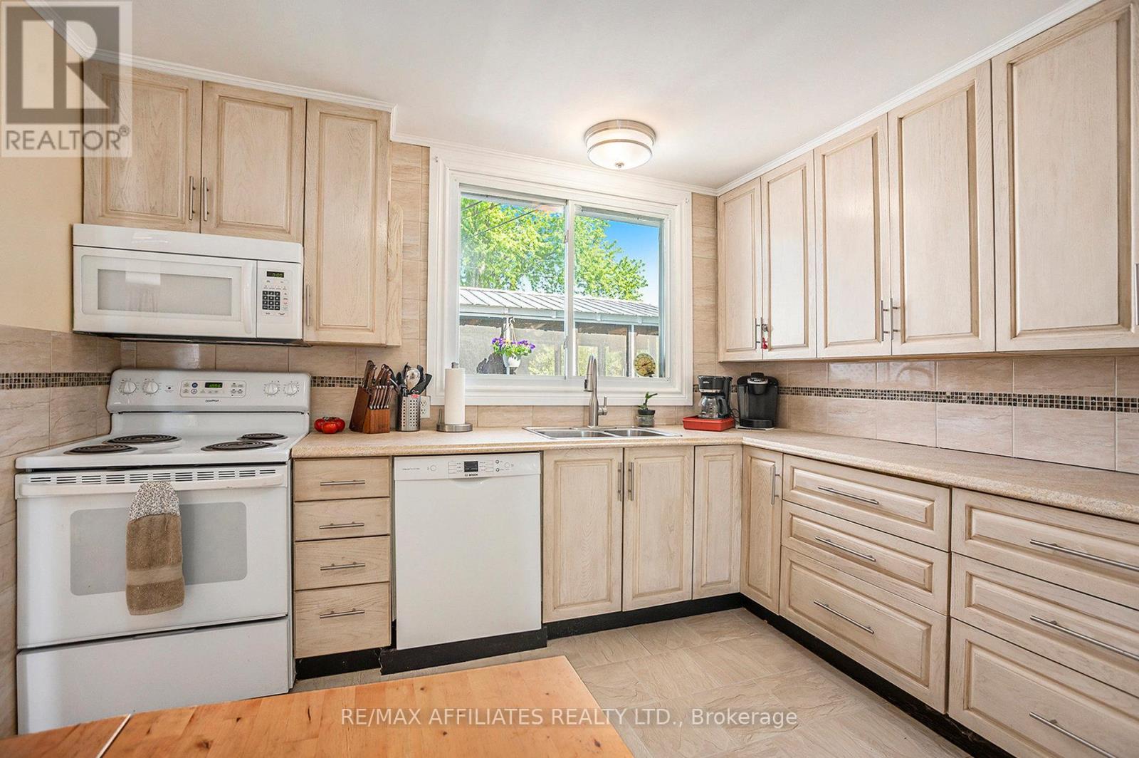 Photo 15 of 12 Ross Street E, Smiths Falls ON