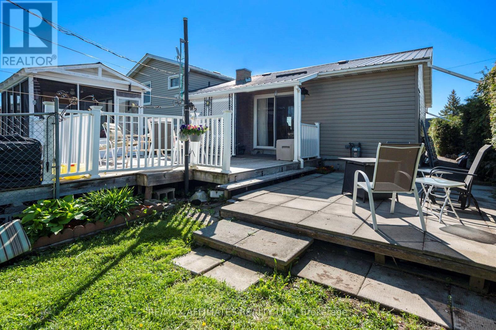 Photo 34 of 12 Ross Street E, Smiths Falls ON