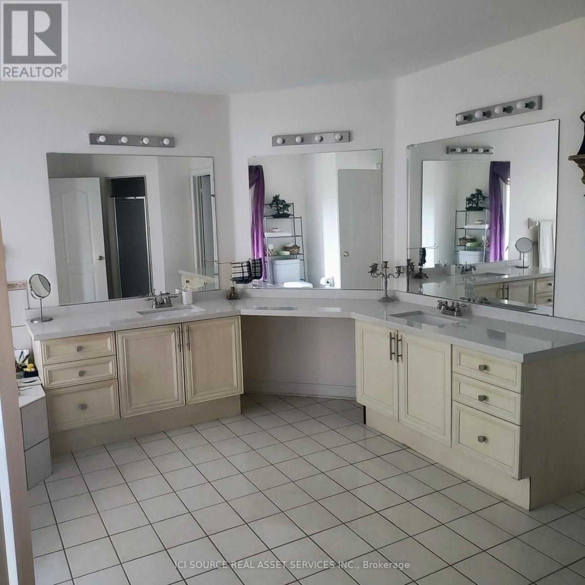 Photo 16 of 48 Brimwood Crescent, Richmond Hill ON