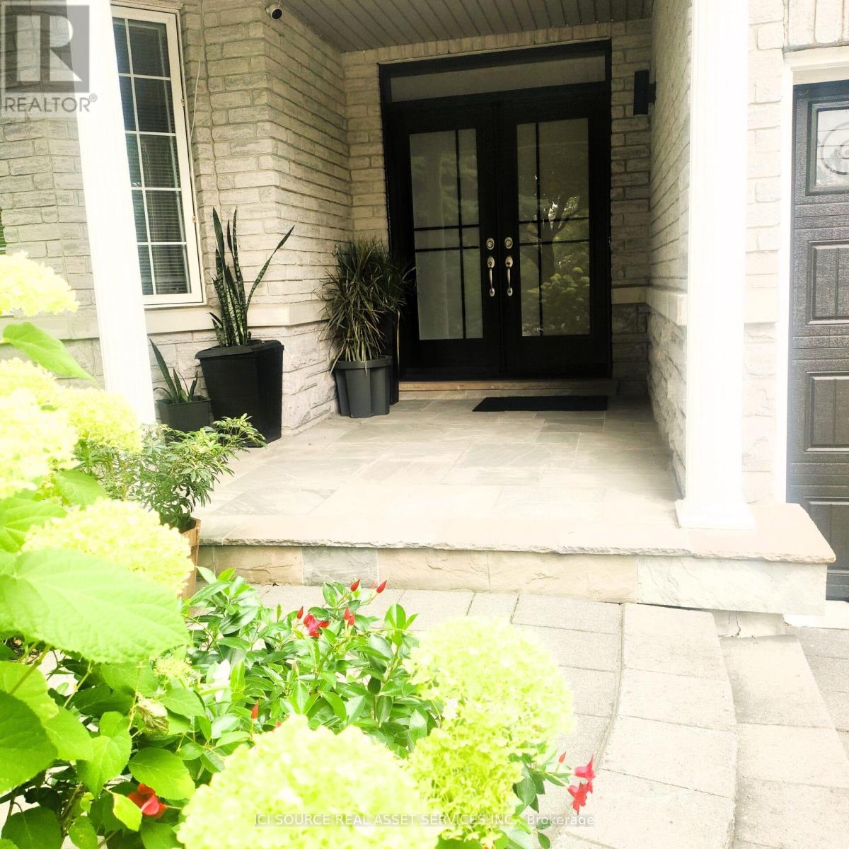 Photo 3 of 48 Brimwood Crescent, Richmond Hill ON