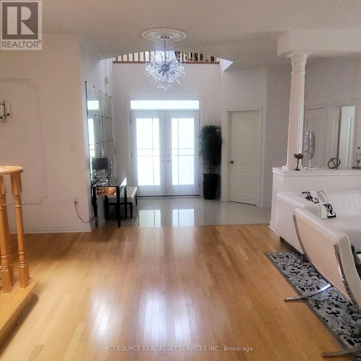Photo 6 of 48 Brimwood Crescent, Richmond Hill ON