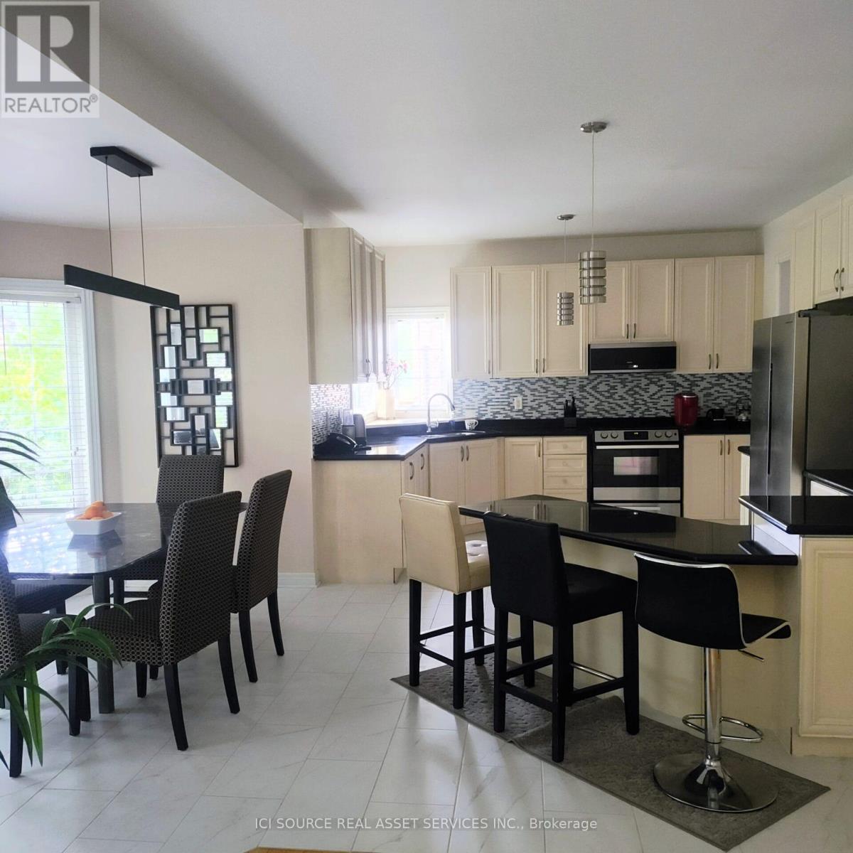 Photo 7 of 48 Brimwood Crescent, Richmond Hill ON