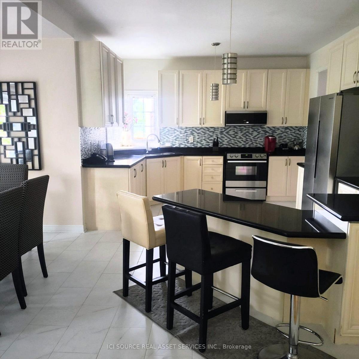 Photo 8 of 48 Brimwood Crescent, Richmond Hill ON